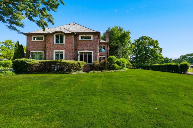 809 Edgemont Lane, Park Ridge, IL 60068