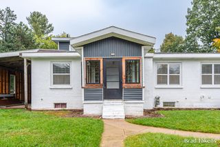 1559 Laughlin Drive NW, Grand Rapids, MI 49504
