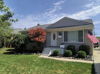 24252 Johnston Avenue, Eastpointe, MI 48021
