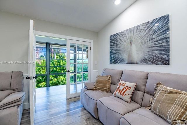 929 NE 199th St 203, Miami, FL 33179