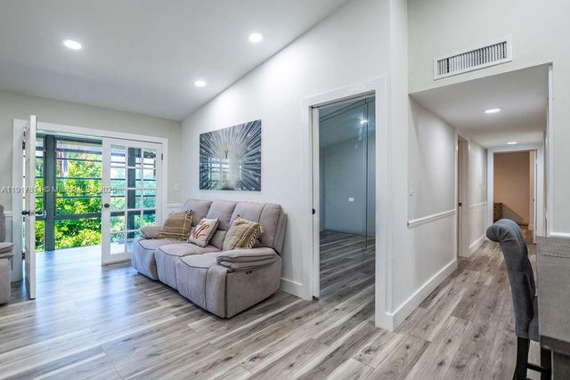 929 NE 199th St 203, Miami, FL 33179