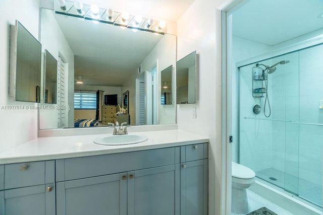 929 NE 199th St 203, Miami, FL 33179