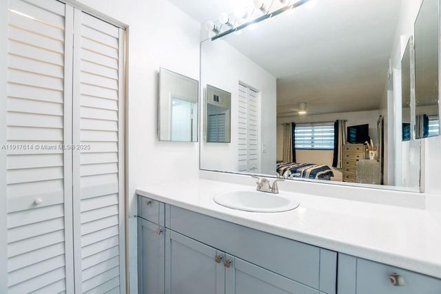 929 NE 199th St 203, Miami, FL 33179