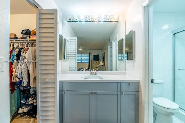 929 NE 199th St 203, Miami, FL 33179