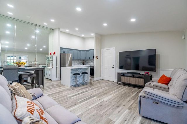 929 NE 199th St 203, Miami, FL 33179