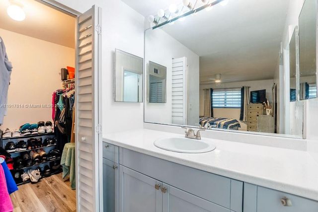 929 NE 199th St 203, Miami, FL 33179