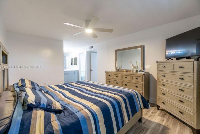 929 NE 199th St 203, Miami, FL 33179