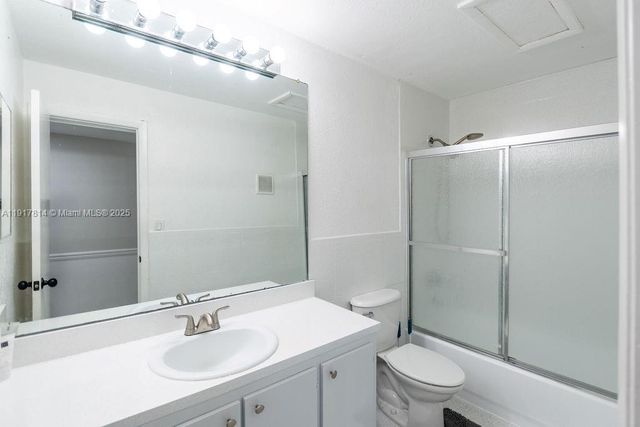 929 NE 199th St 203, Miami, FL 33179