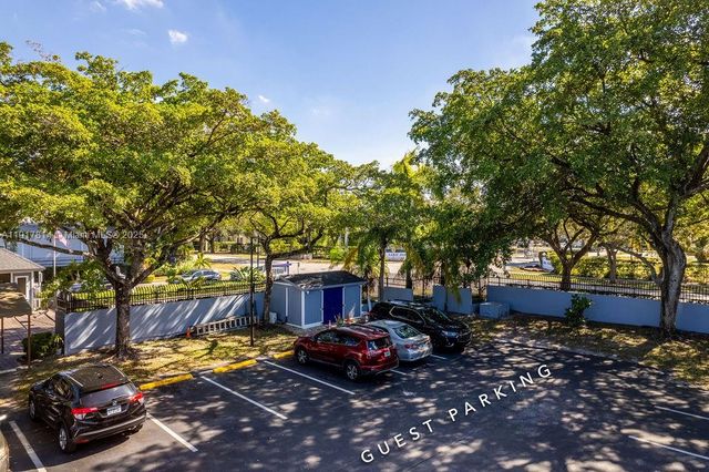 929 NE 199th St 203, Miami, FL 33179