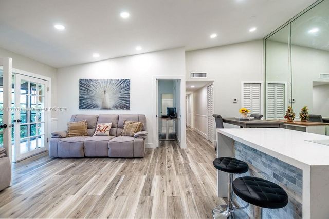 929 NE 199th St 203, Miami, FL 33179