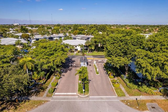 929 NE 199th St 203, Miami, FL 33179