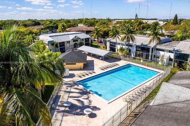 929 NE 199th St 203, Miami, FL 33179