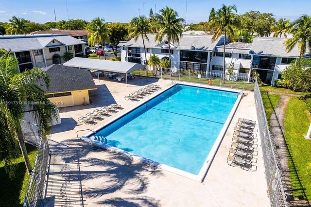 929 NE 199th St 203, Miami, FL 33179