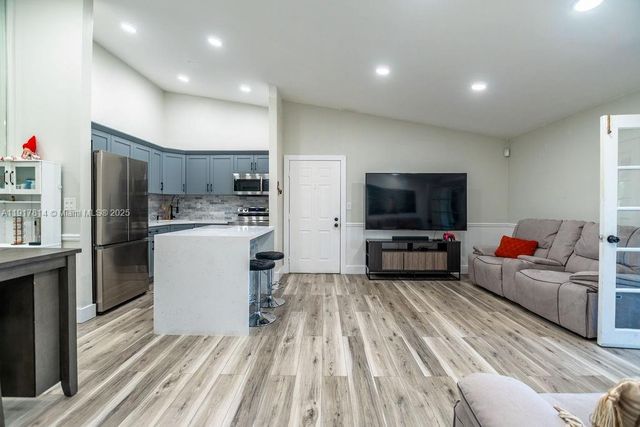 929 NE 199th St 203, Miami, FL 33179