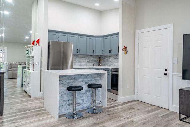 929 NE 199th St 203, Miami, FL 33179