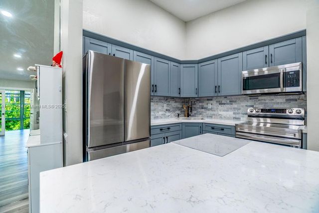 929 NE 199th St 203, Miami, FL 33179