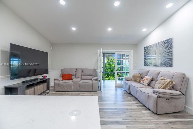 929 NE 199th St 203, Miami, FL 33179