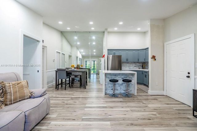 929 NE 199th St 203, Miami, FL 33179