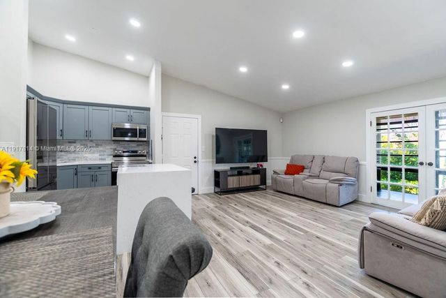 929 NE 199th St 203, Miami, FL 33179