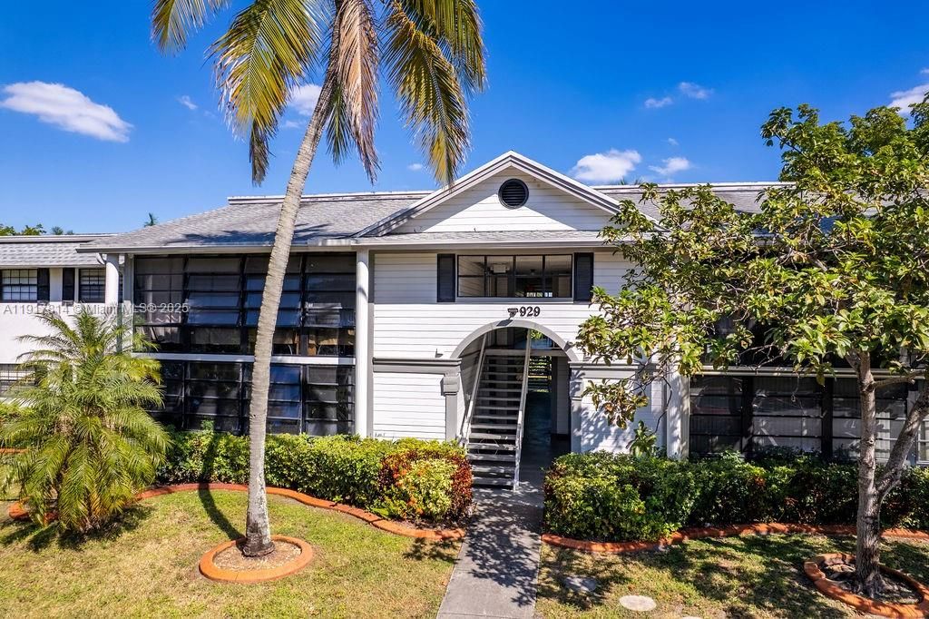 929 NE 199th St 203, Miami, FL 33179