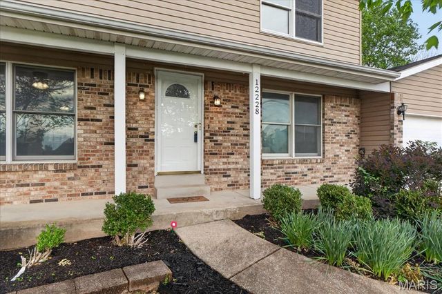 12228 Glenpark Drive, Maryland Heights, MO 63043
