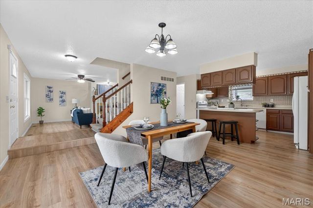 12228 Glenpark Drive, Maryland Heights, MO 63043