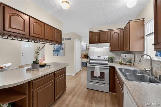 12228 Glenpark Drive, Maryland Heights, MO 63043