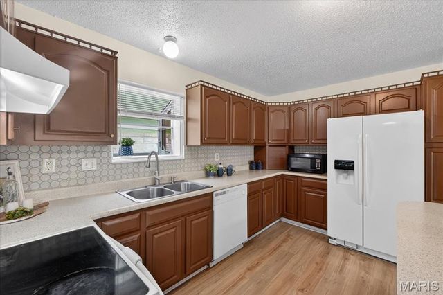 12228 Glenpark Drive, Maryland Heights, MO 63043