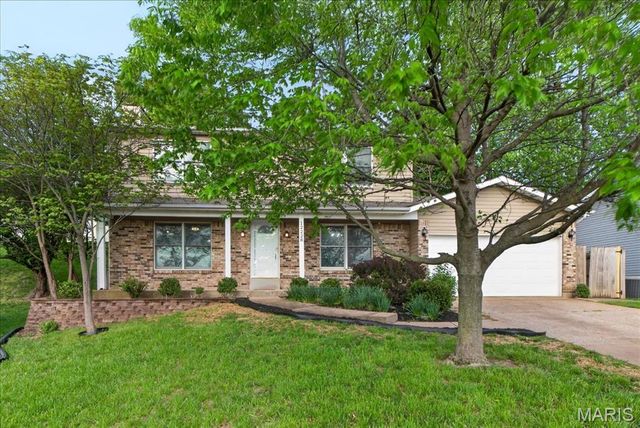 12228 Glenpark Drive, Maryland Heights, MO 63043