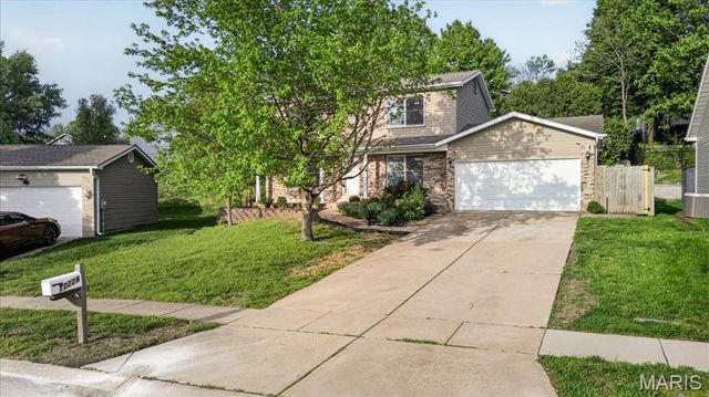 12228 Glenpark Drive, Maryland Heights, MO 63043