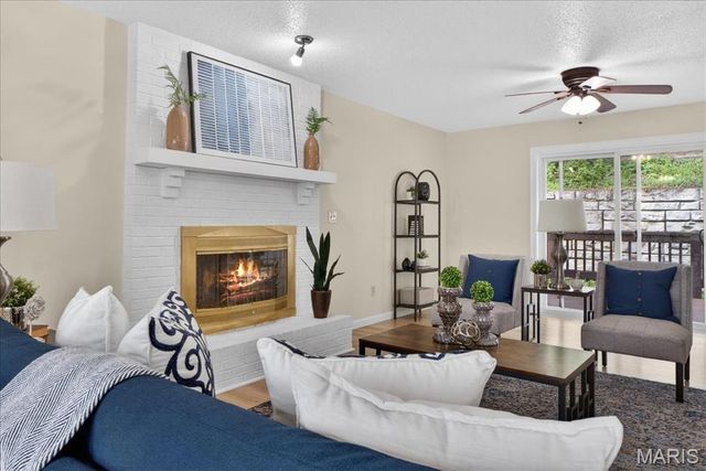 12228 Glenpark Drive, Maryland Heights, MO 63043