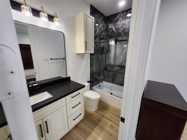 207 Carl Street B, Houston, TX 77009