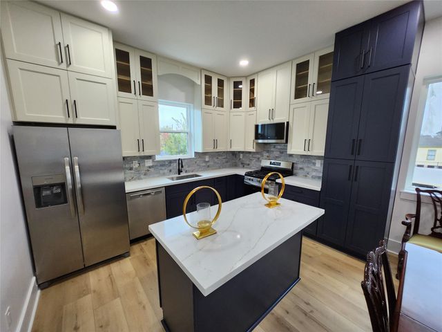 207 Carl Street B, Houston, TX 77009