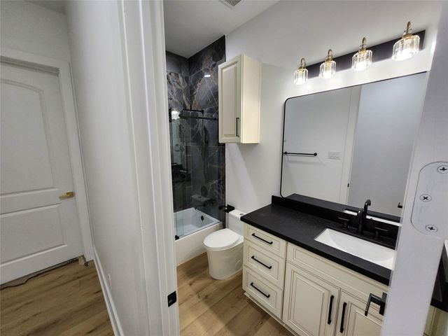 207 Carl Street B, Houston, TX 77009
