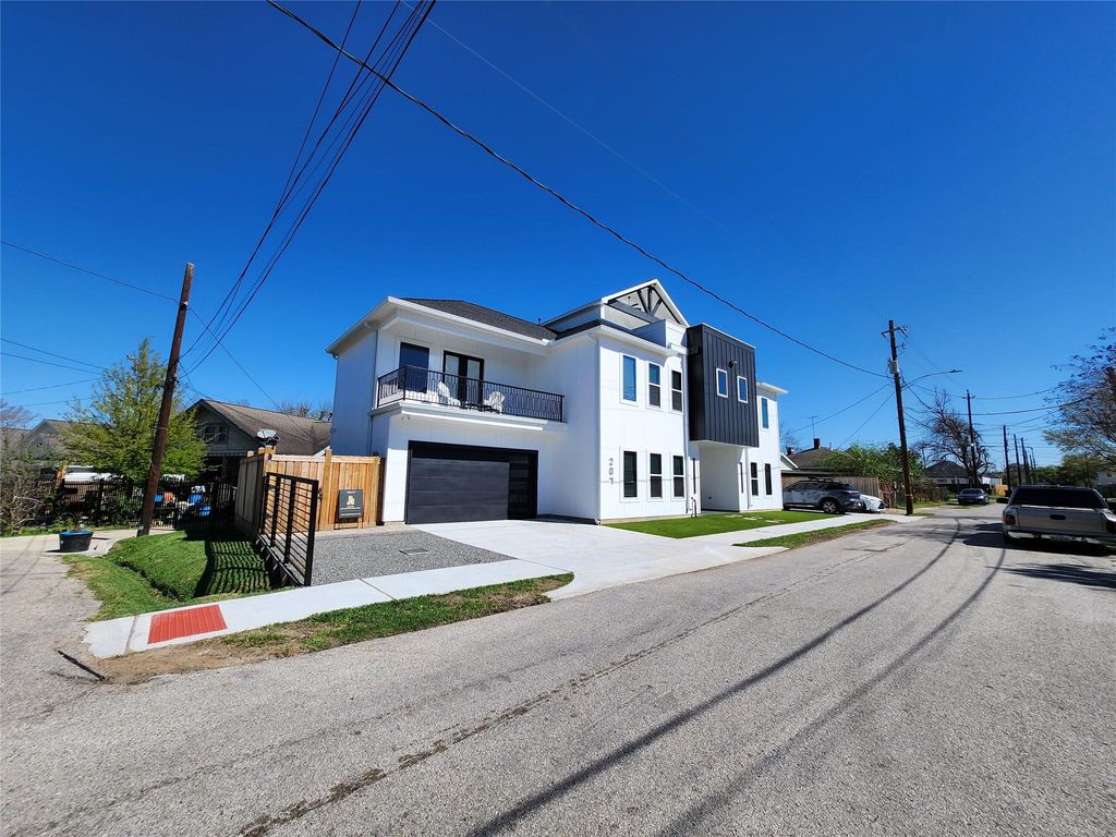 207 Carl Street B, Houston, TX 77009