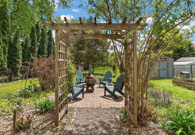 986 Demont Avenue E, Maplewood, MN 55109