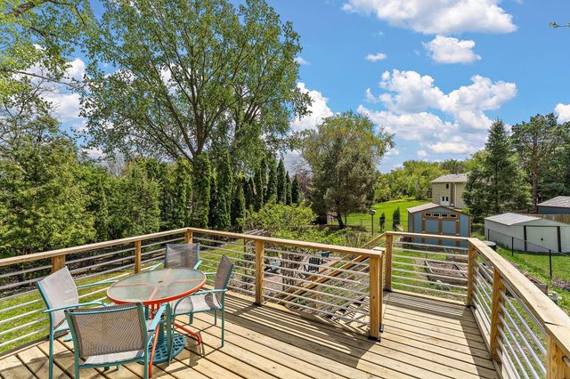 986 Demont Avenue E, Maplewood, MN 55109