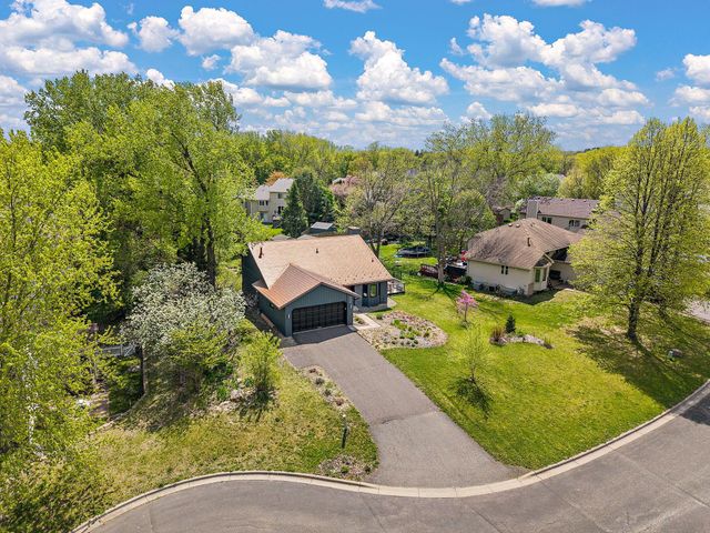 986 Demont Avenue E, Maplewood, MN 55109
