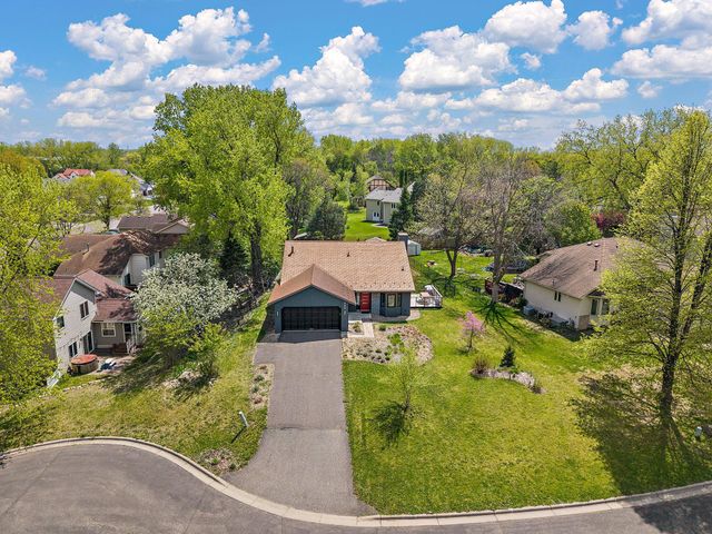 986 Demont Avenue E, Maplewood, MN 55109