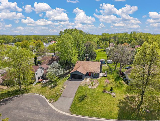 986 Demont Avenue E, Maplewood, MN 55109