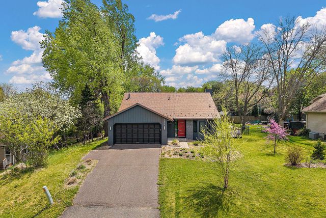 986 Demont Avenue E, Maplewood, MN 55109