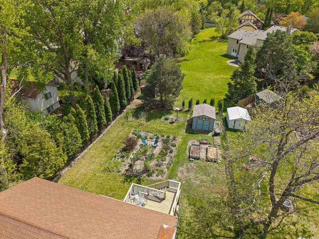 986 Demont Avenue E, Maplewood, MN 55109