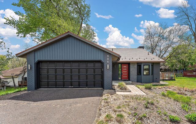 986 Demont Avenue E, Maplewood, MN 55109