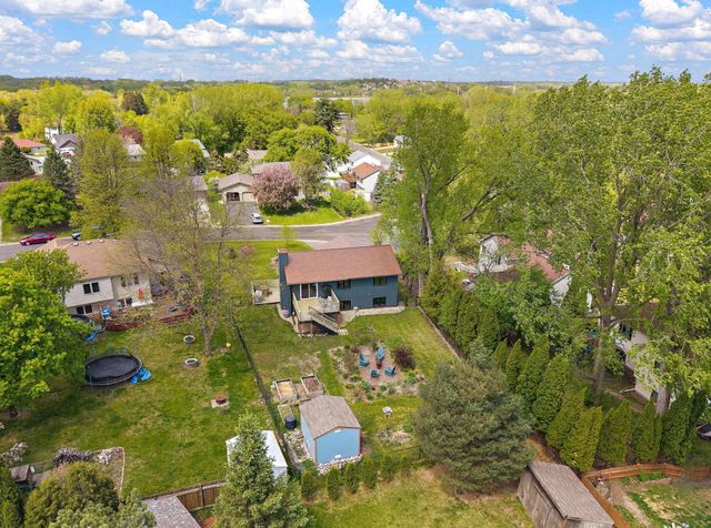986 Demont Avenue E, Maplewood, MN 55109