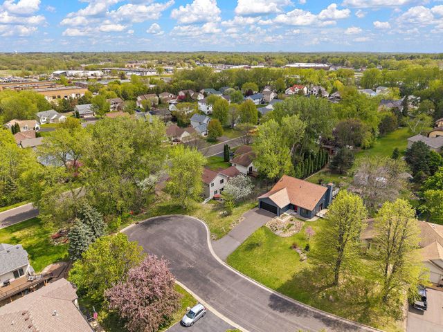 986 Demont Avenue E, Maplewood, MN 55109