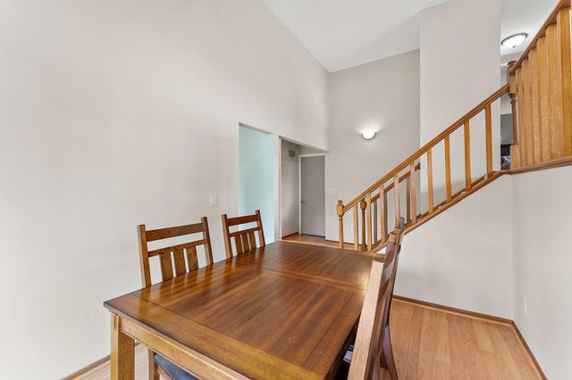986 Demont Avenue E, Maplewood, MN 55109