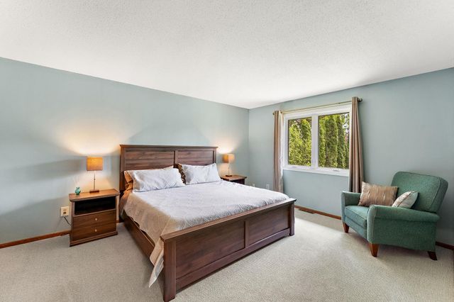 986 Demont Avenue E, Maplewood, MN 55109