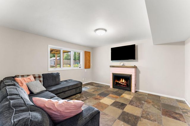 986 Demont Avenue E, Maplewood, MN 55109