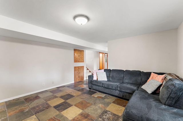 986 Demont Avenue E, Maplewood, MN 55109