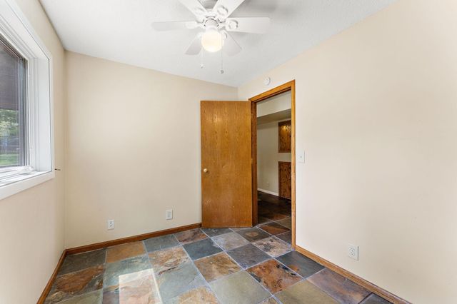 986 Demont Avenue E, Maplewood, MN 55109